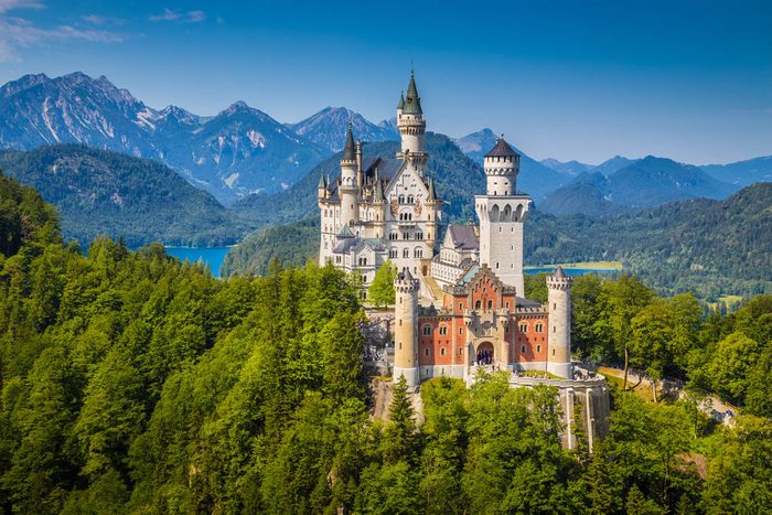 Destination de voyage : le château de Neuschwanstein en Allemagne.