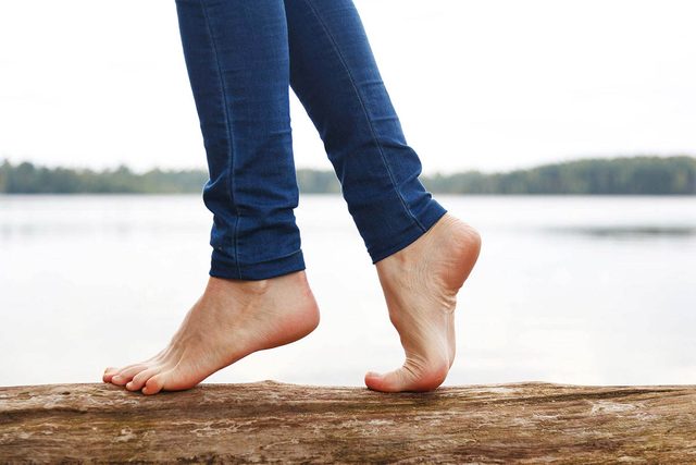 Mythe sur la sant : on marche mieux pieds nus.