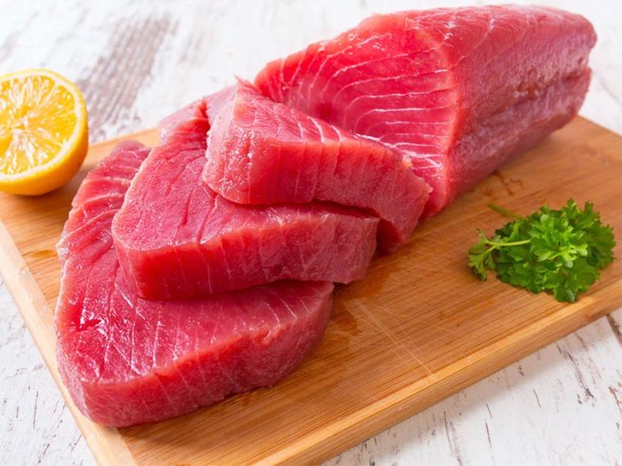 Le thon jaune (yellowfin) fait partie des poissons que vous devriez éviter de manger.