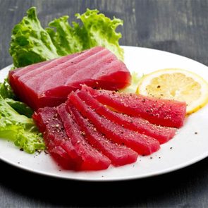 Le Thon rouge (bluefin) fait partie des poissons que vous devriez éviter de manger.