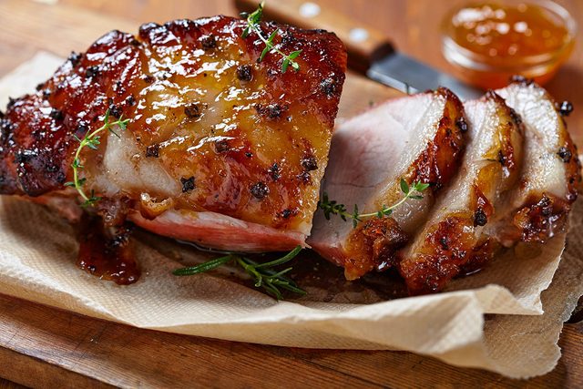 Repas cabane  sucre: prparez un filet de porc  la sauce aux abricots.