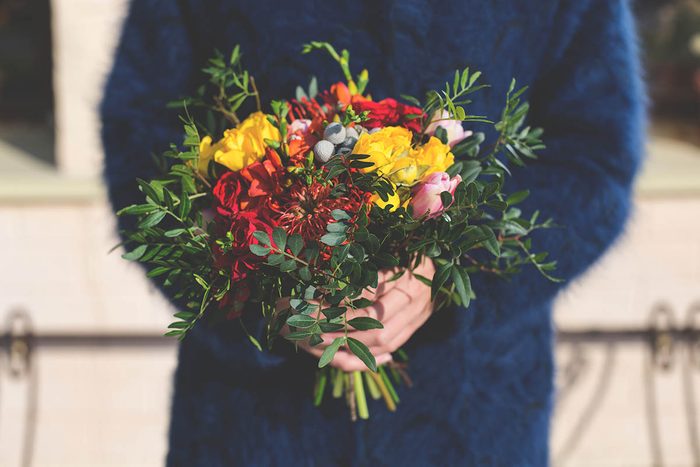 Idée romantique : offrir des fleurs sauvages.