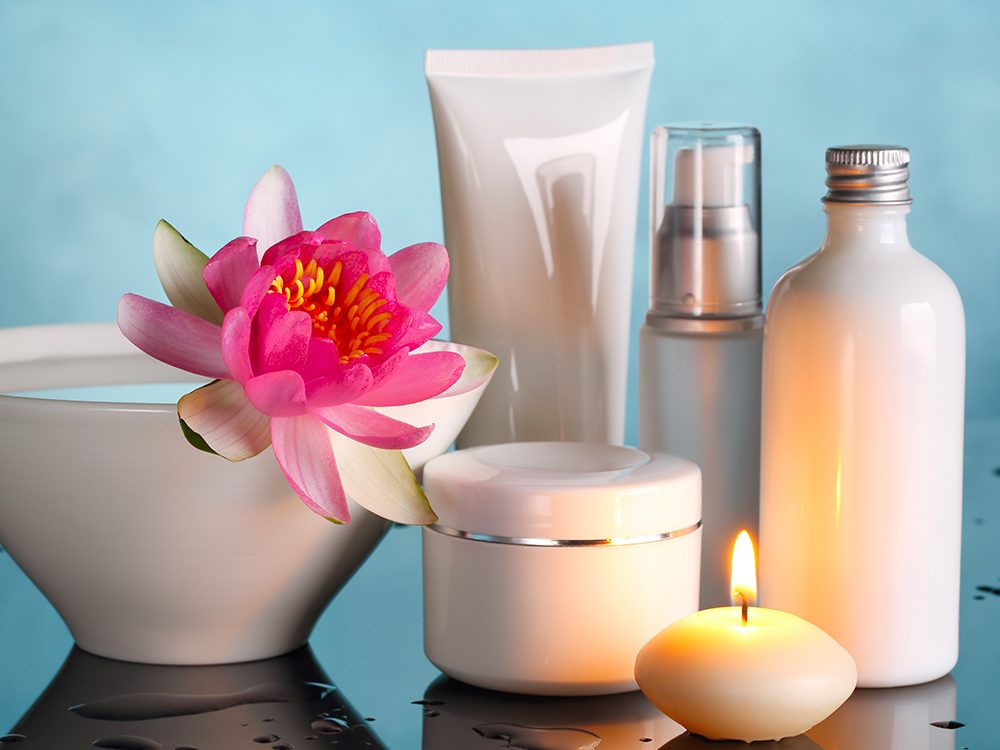 Optez pour le romantisme en offrant à votre conjoint(e) toute la gamme de produits de soins pour le corps de sa fragrance préférée.