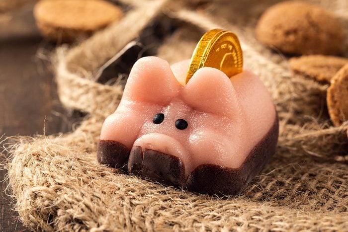 Tradition porte-bonheur en Allemagne : mangez un cochon de sucre.