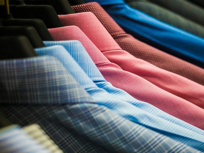 Le choix des couleurs de vêtement fait partie des traits de personnalité qui affectent le jugement des autres sur vous.