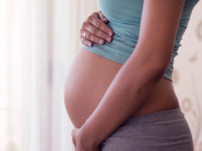 Les bienfaits du gingembre et les risques: il peut entraîner des complications à la grossesse.