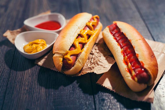 Les cardiologues évitent de manger des hot dogs.