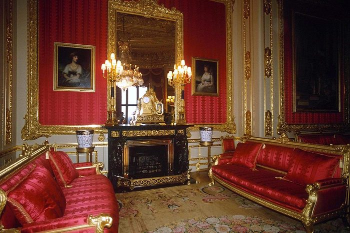 Le château de Windsor contient 300 foyers.