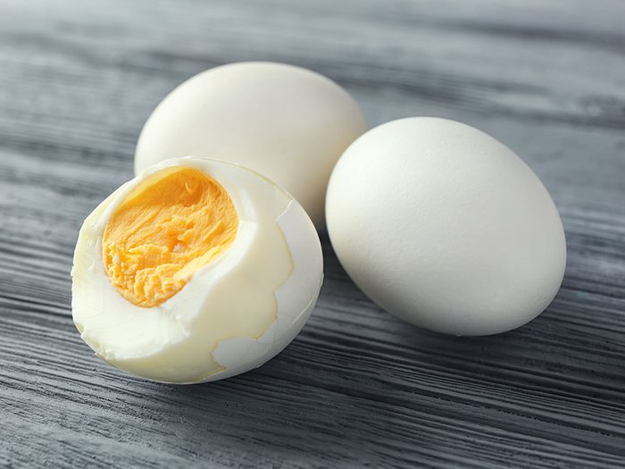 Les œufs durs constituent l'une de meilleures collations faibles en calories.