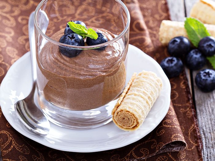 Le pudding au chocolat sans sucre constitue l'une de meilleures collations faibles en calories.