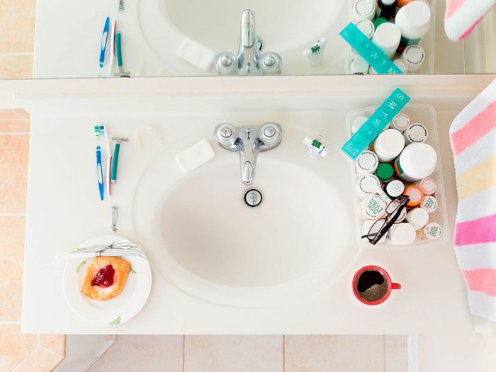 Se brosser les dents juste après avoir mangé peut abîmer vos dents.