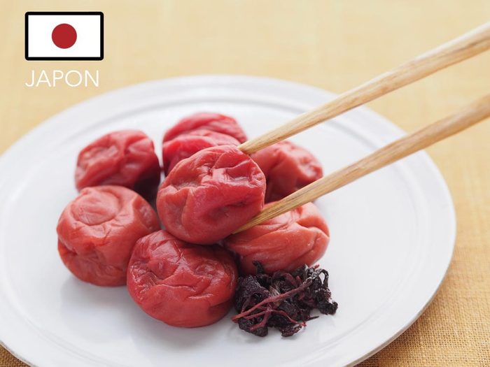 Gueule de bois : au Japon mangez du Umeboshi.