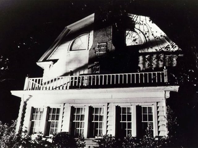 Les histoires de fantmes de la maison  Amityville ne sont que supercherie.