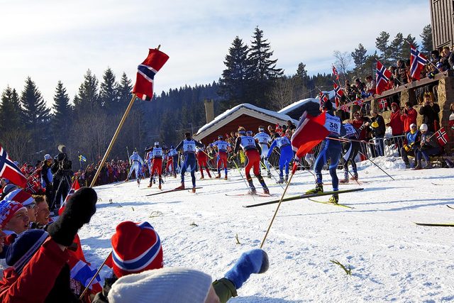 En hiver, faites du ski  Oslo en Norvge.