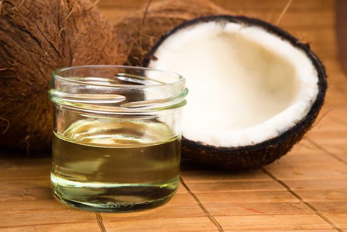 L'huile de noix de coco est riche en gras saturés.