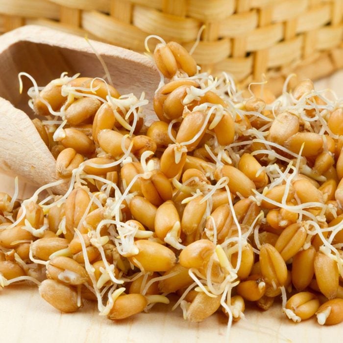Des protéines végétales peuvent être ajoutées à votre smoothie avec des germes de blé.