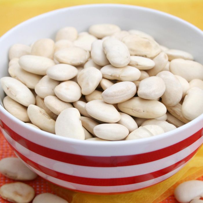 Des protéines végétales peuvent être ajoutées à votre smoothie avec des haricots secs.