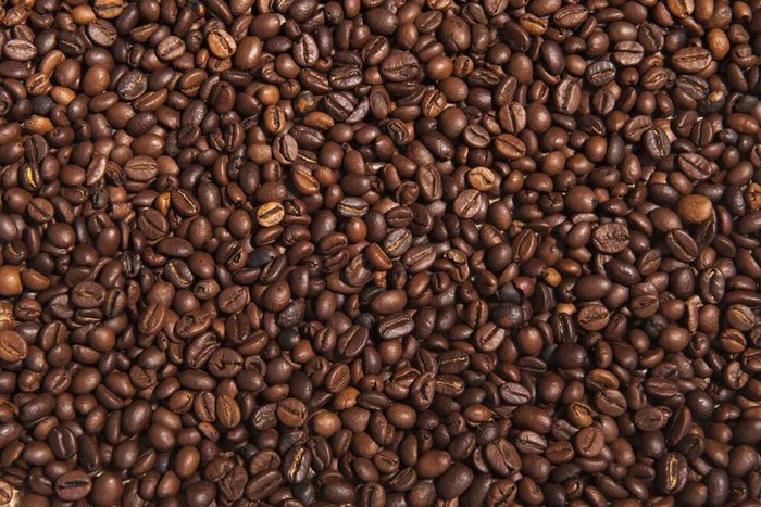 Pour réduire les factures, choisissez un café moins cher à mélanger avec un café de spécialité.