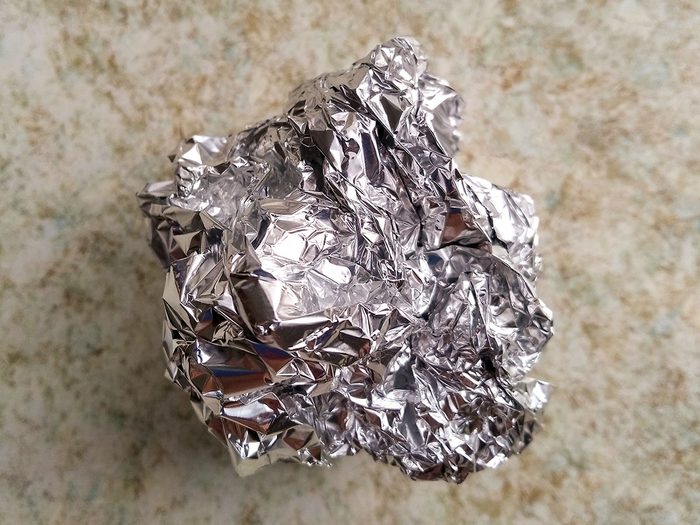 Voici 32 façons étonnantes d’utiliser des produits de tous les jours tels que l'aluminium.