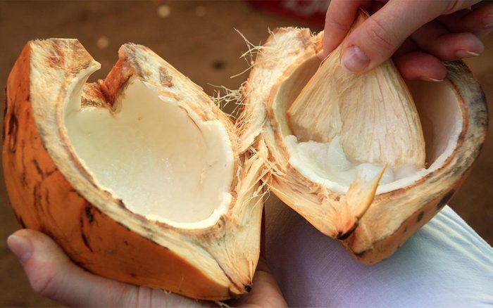 La noix de coco est une source de potassium.