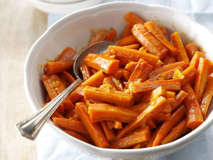 Recette à la mijoteuse de carottes glacées à la marmelade.