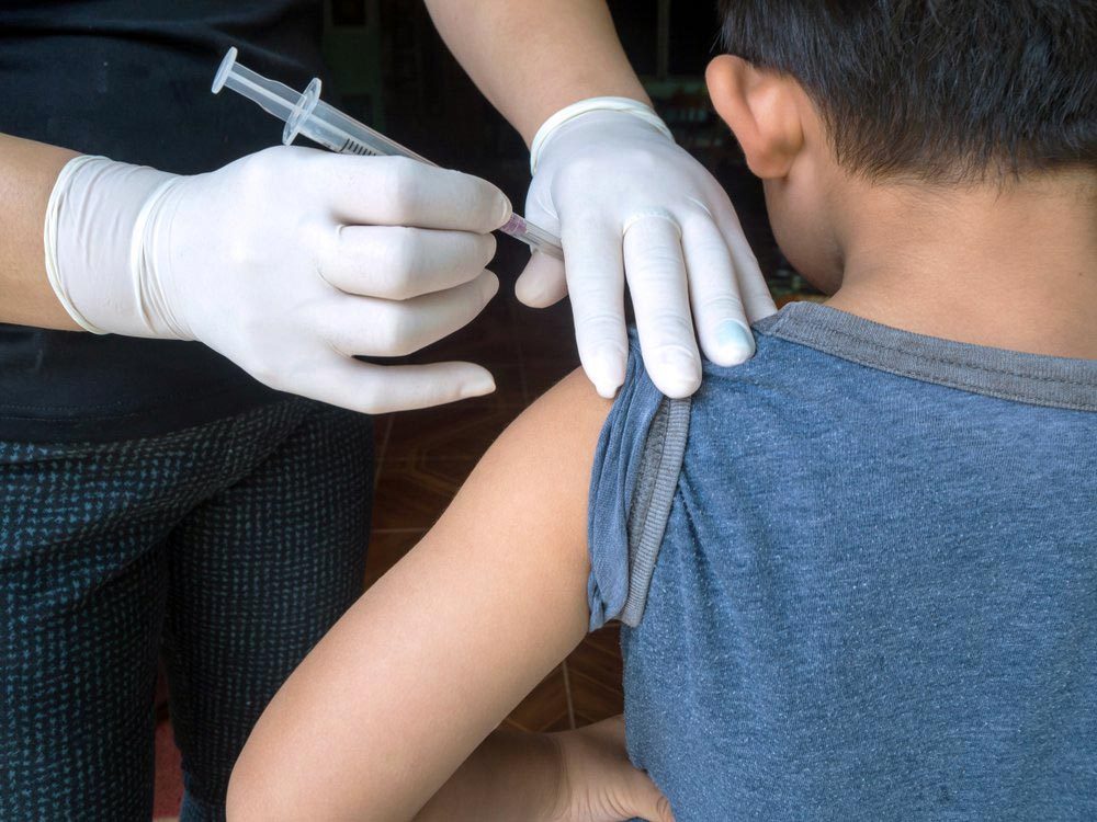 Cancer col utérus : les garçons devraient aussi se faire vacciner contre le VPH.