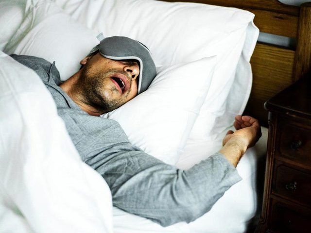Le manque de sommeil augmente le risque d'apne du sommeil.