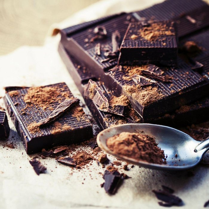 Les meilleurs aliments pour avoir une belle peau : le chocolat noir.