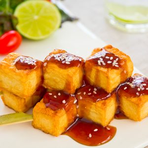 Recette végétarienne: brochettes de tofu et sate