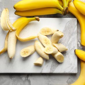 Pour réduire la tension artérielle, mangez des bananes.