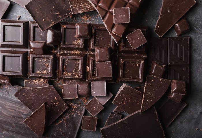 Pour réduire la tension artérielle, mangez du chocolat noir.