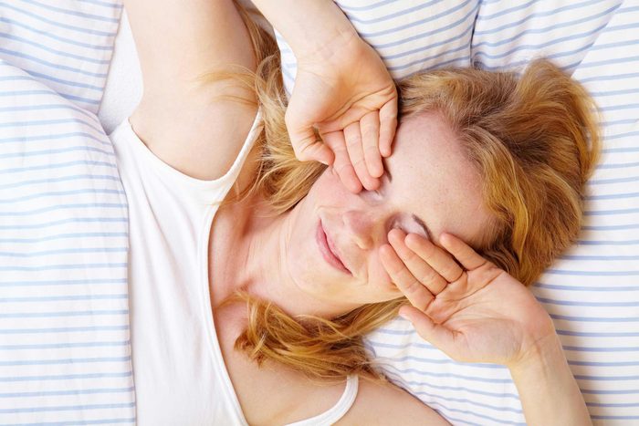 Signe d'un déséquilibre hormonal : vous vous retournez constamment dans votre lit.