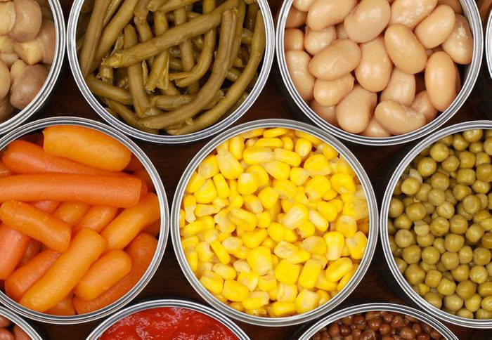 Garde manger : les légumes en conserve peuvent être consommés jusqu'à 5 ans après la date d'achat.