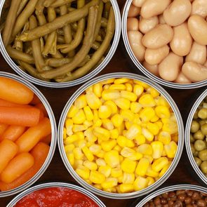 Garde manger : les légumes en conserve peuvent être consommés jusqu'à 5 ans après la date d'achat.