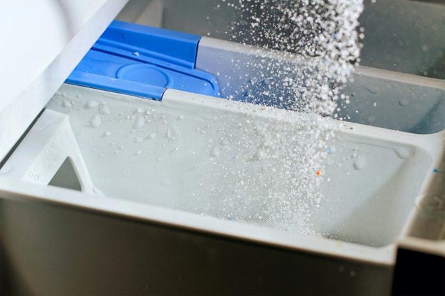 Laveuse et scheuse : nettoyez les distributeurs  dtergent.