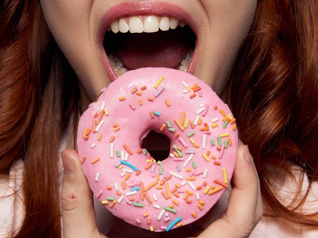 Manger trop de sucre: reconnatre les signaux dalarme.