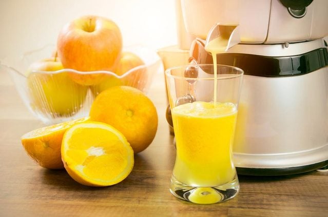 Mythe sur la mise en forme : faire ses jus est parfait pour absorber vos fruits et lgumes.