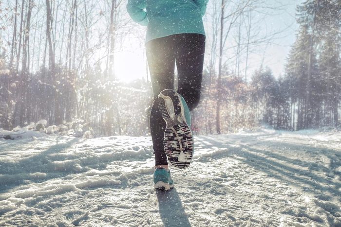 Mythe sur la mise en forme : en hiver, faire de l’exercice dehors n’est pas dangereux si vous êtes bien emmitouflé.