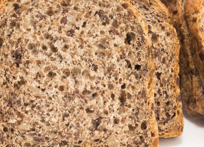 Source de protéines : le pain de grains germés.