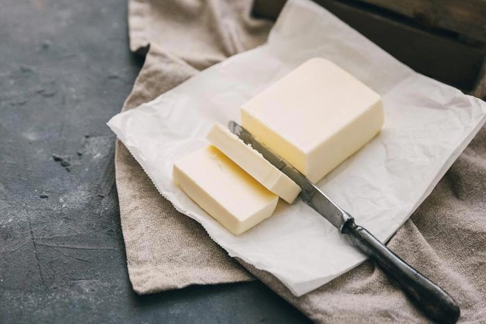 Aliment que l'on croit sans produits laitiers : la margarine.