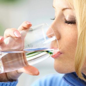 La soif peut être due à une maladie qui entraine une sécheresse de la bouche.