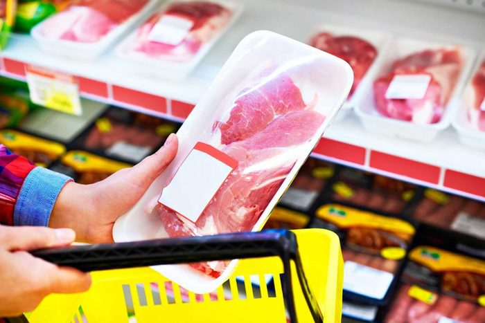 Ne décongelez pas votre viande dans son emballage au microonde.