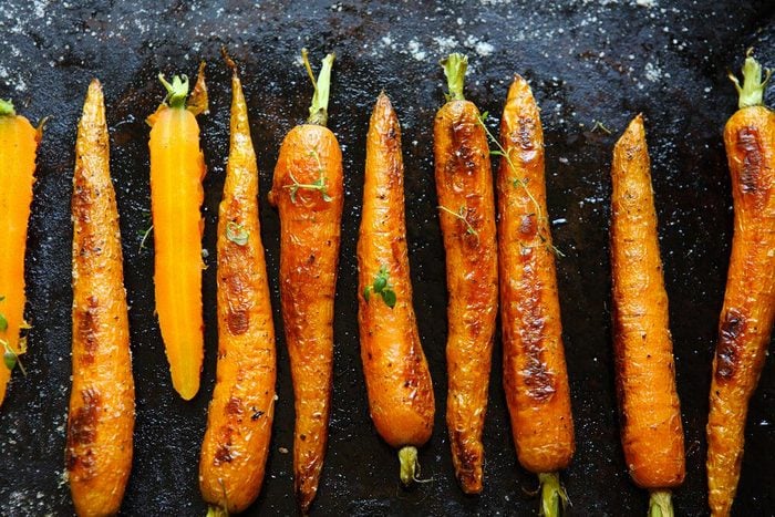 Aliments au barbecue : les carottes.