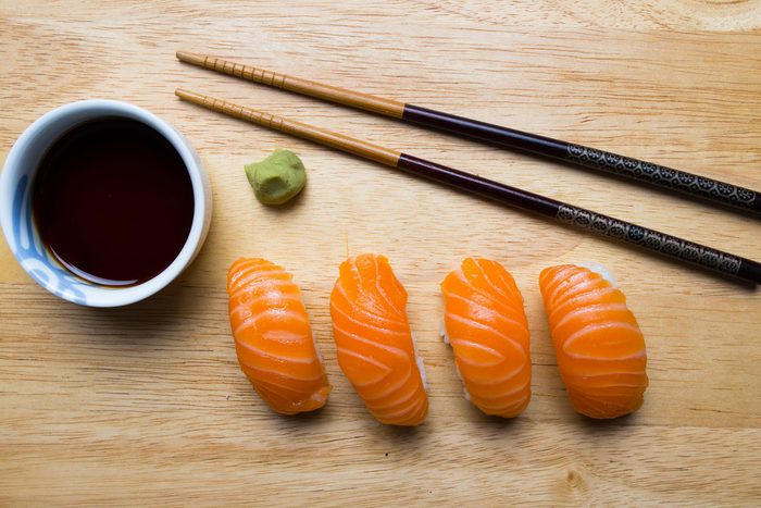 Choisissez des sushis fait avec des poissons qui contiennent peu de mercure.