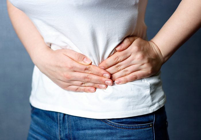 Les probiotiques peuvent aider à soulager des problèmes digestifs causant des douleurs.