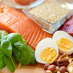 Manger trop de protéines: 7 signes silencieux à reconnaître