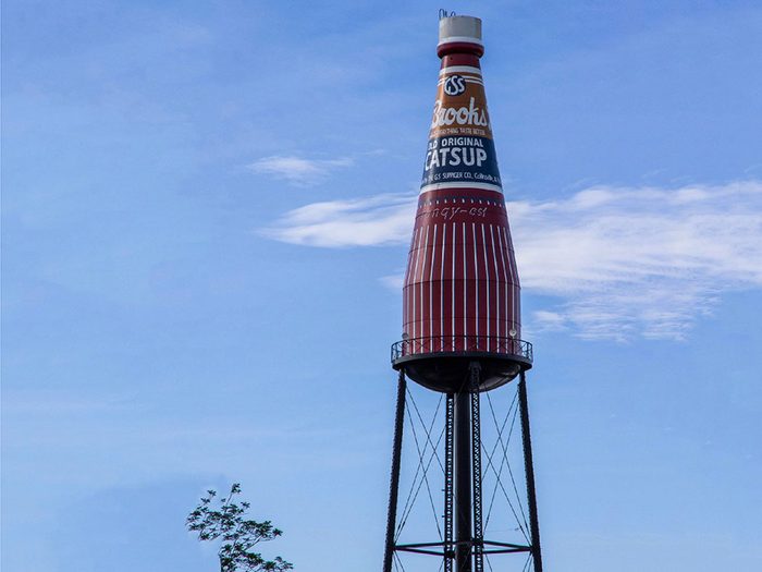 La ville de Collinsville dans l'Illinois: la plus grande bouteille de ketchup au monde.