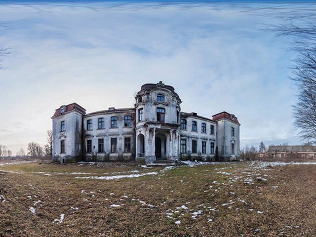 Ce grand manoir abandonn en Bilorussie aurait bien besoin d'tre restaure.