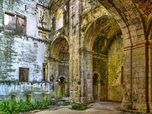 Le monastre de Santa Maria de Seia au Portugal est l'un des lieux abandonns dans le monde.