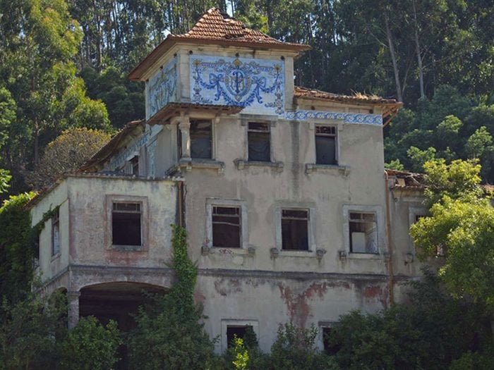 Les châteaux abandonnés de Porto au Portugal.